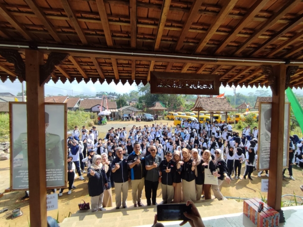 SMA 1 Kertek Gelar Outing Class dan P5 di Joglo Soekarno Desa Talunombo